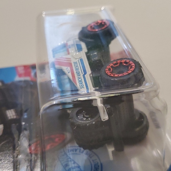 Mercedes-Benz Unimog 1300 White Hot Wheels Rescue Series 1/10 - Picture 4 of 7